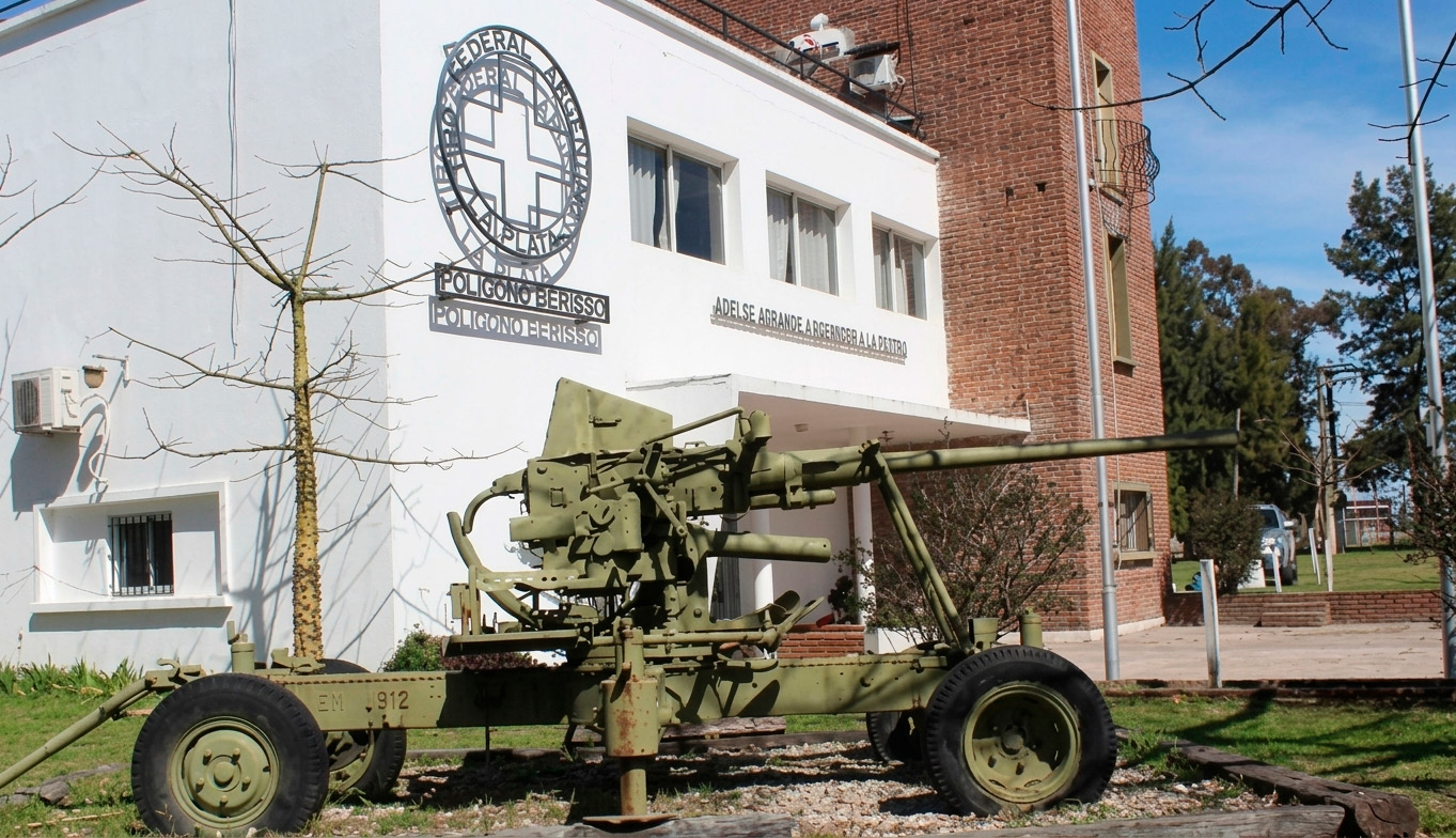 Fachada del Tiro Federal Argentino de La Plata - Poligono Berisso